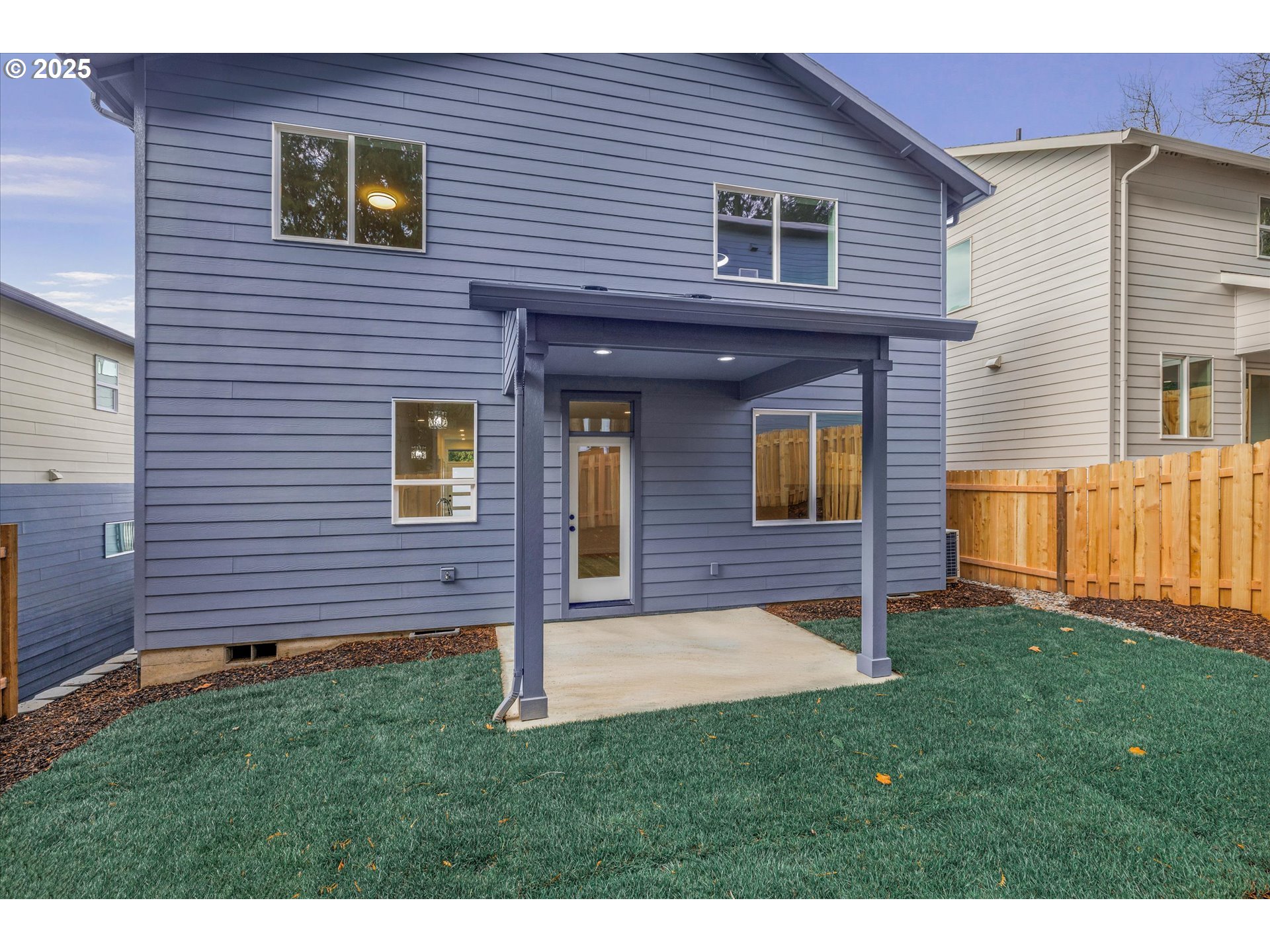 284 Northwest Mawrcrest Drive Gresham, OR 97030 - Photo 19 of 37 a view of front of a house with a yard