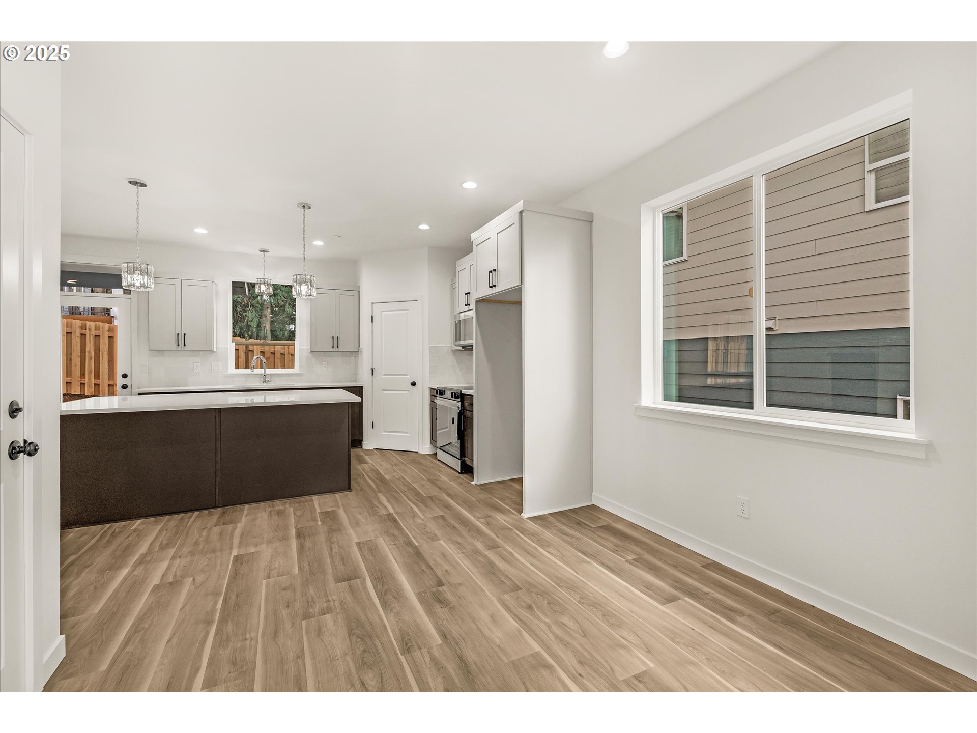 284 Northwest Mawrcrest Drive Gresham, OR 97030 - Photo 20 of 37 a view of kitchen with wooden floor