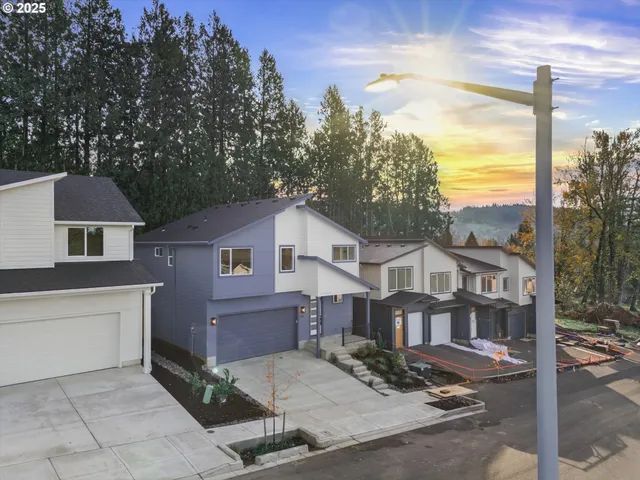 $569,500 | 284 Northwest Mawrcrest Drive, Gresham, OR 97030