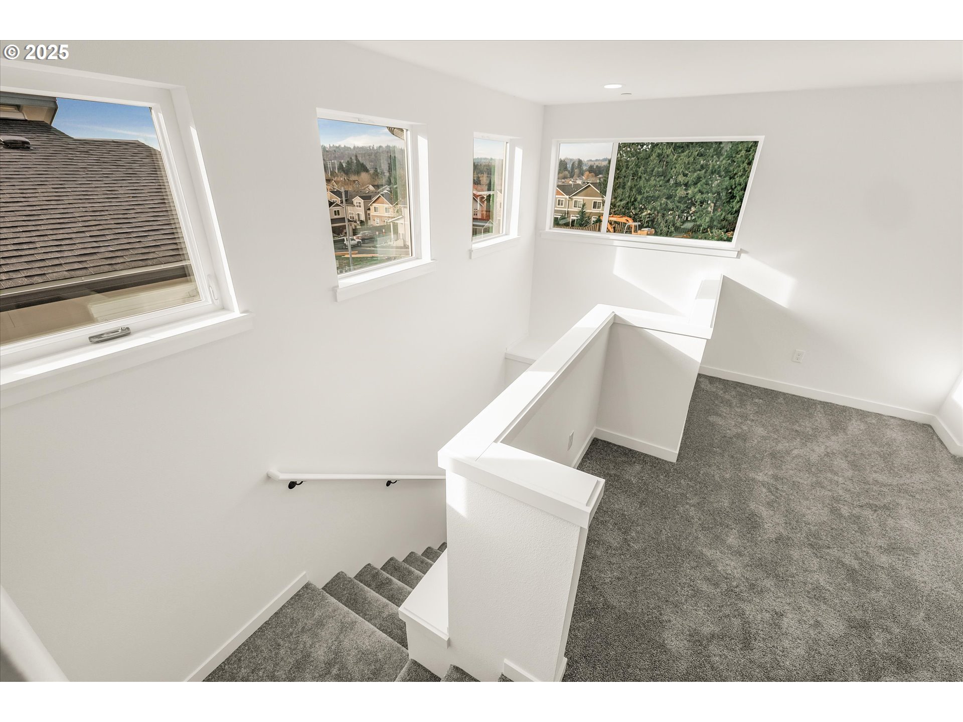 284 Northwest Mawrcrest Drive Gresham, OR 97030 - Photo 23 of 37 a view of an empty room with wooden floor and a window