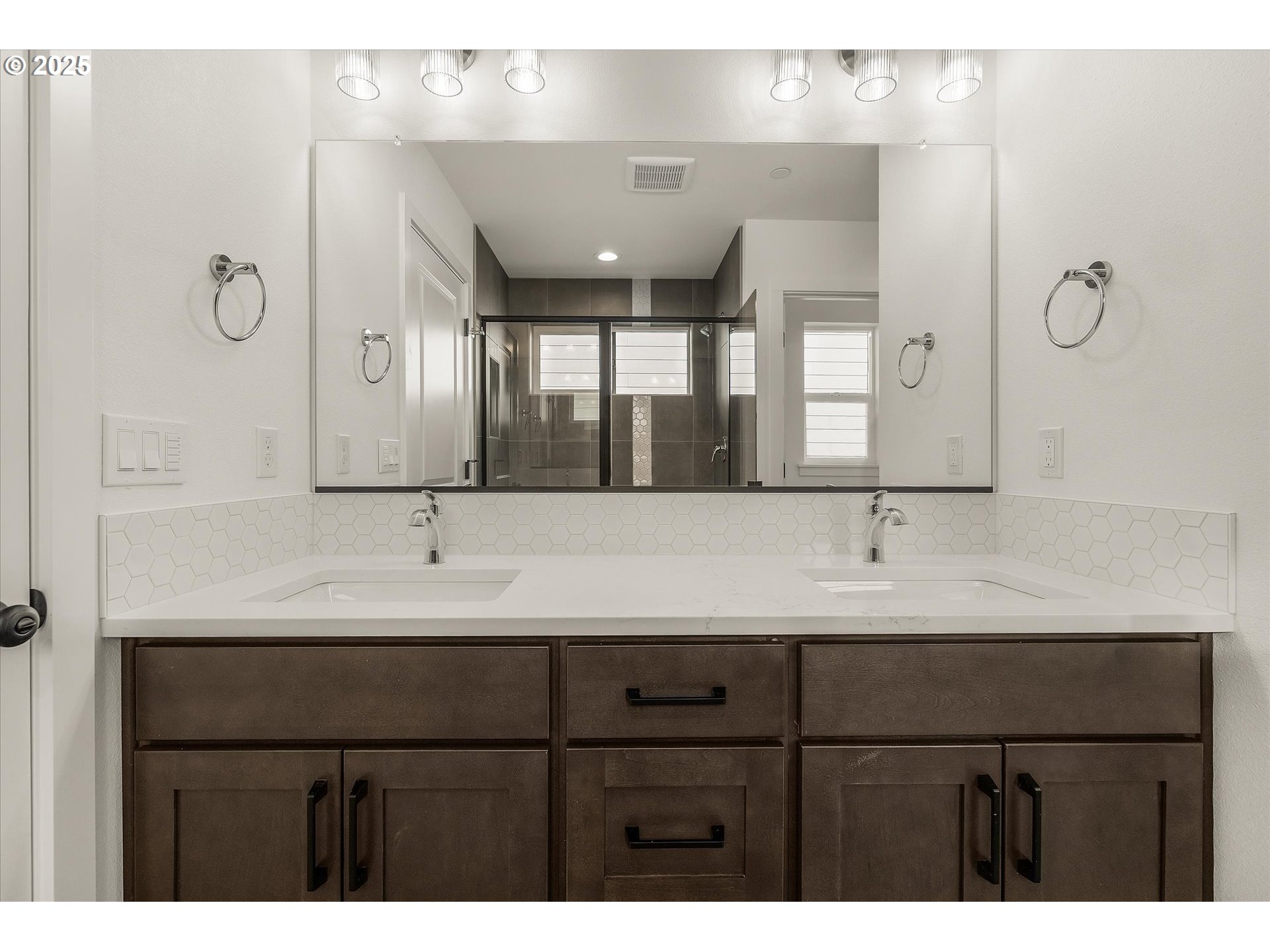 284 Northwest Mawrcrest Drive Gresham, OR 97030 - Photo 29 of 37 a bathroom with a double vanity sink and mirror