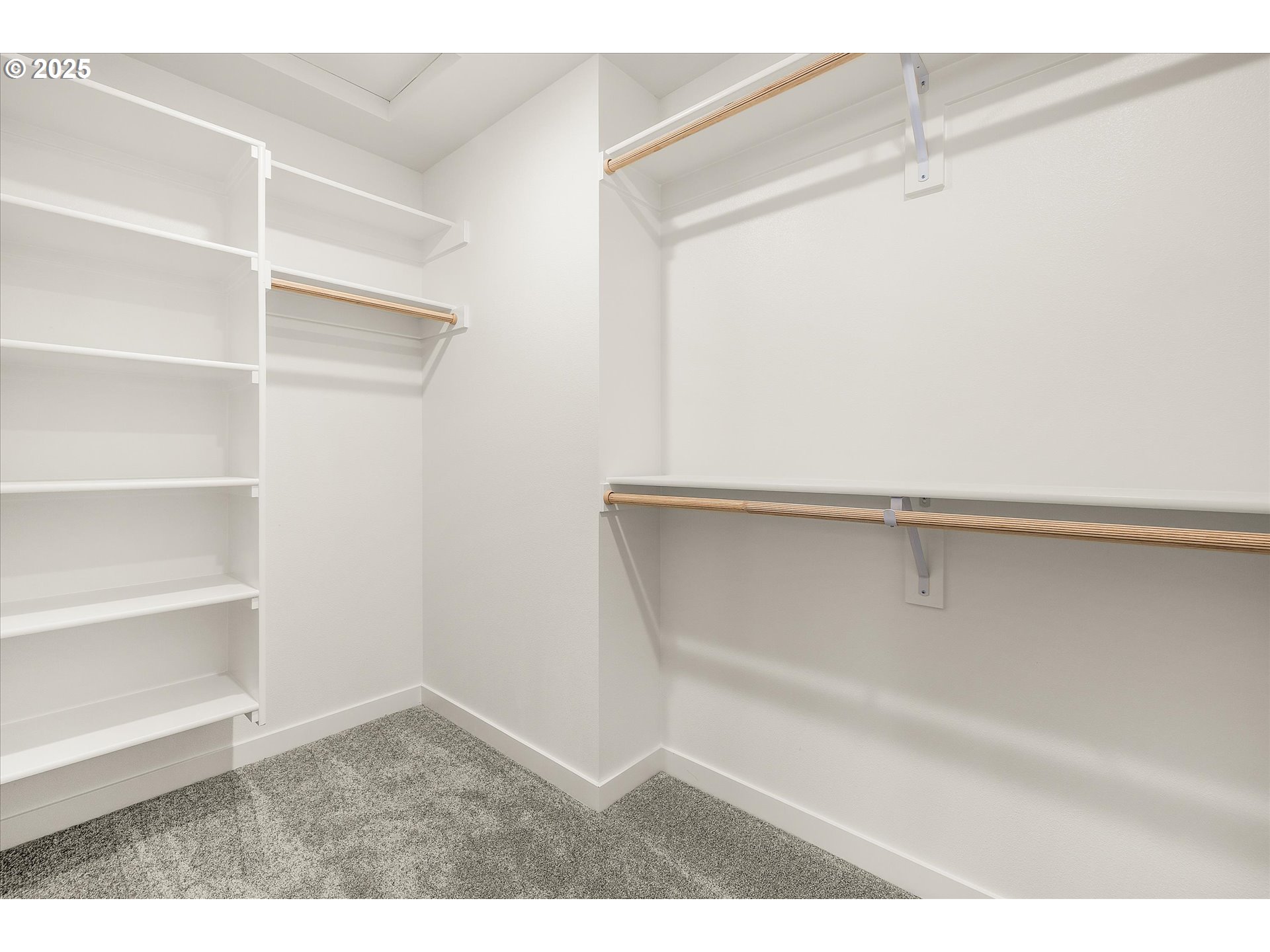 284 Northwest Mawrcrest Drive Gresham, OR 97030 - Photo 30 of 37 a view of an empty room