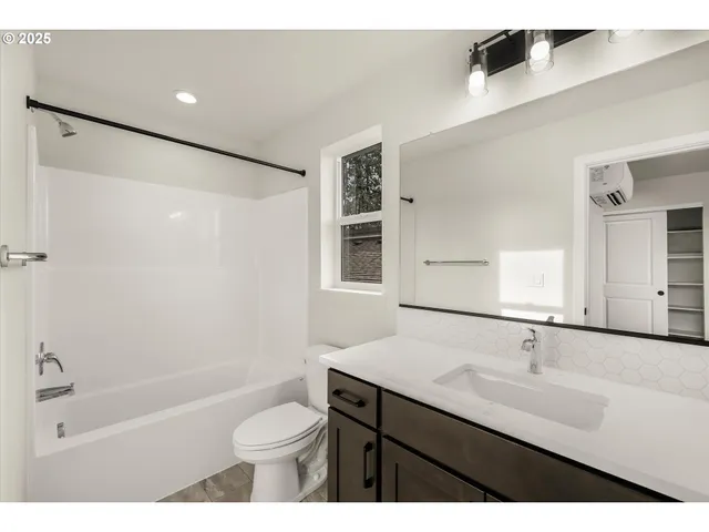 $569,500 | 284 Northwest Mawrcrest Drive, Gresham, OR 97030