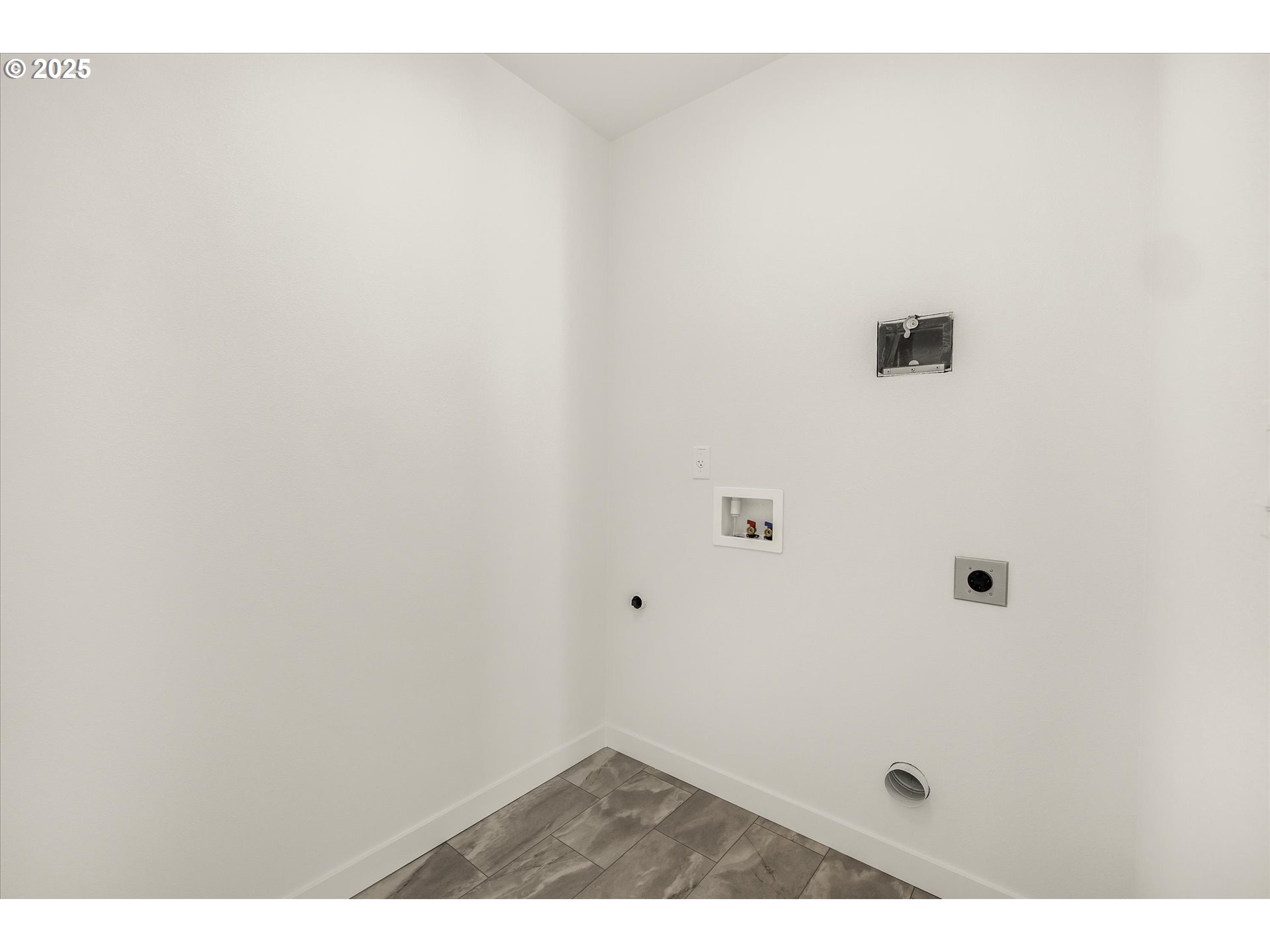 284 Northwest Mawrcrest Drive Gresham, OR 97030 - Photo 34 of 37 a view of room