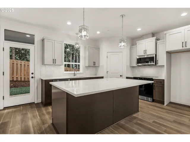 $569,500 | 284 Northwest Mawrcrest Drive, Gresham, OR 97030