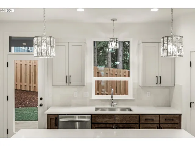 $569,500 | 284 Northwest Mawrcrest Drive, Gresham, OR 97030