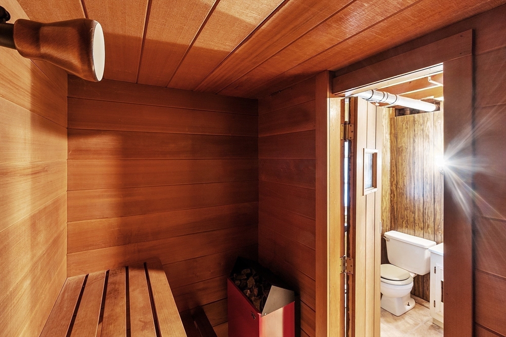 31 Mohawk Road Andover, MA 01810 - Photo 29 of 33 a bathroom with a toilet and a shower