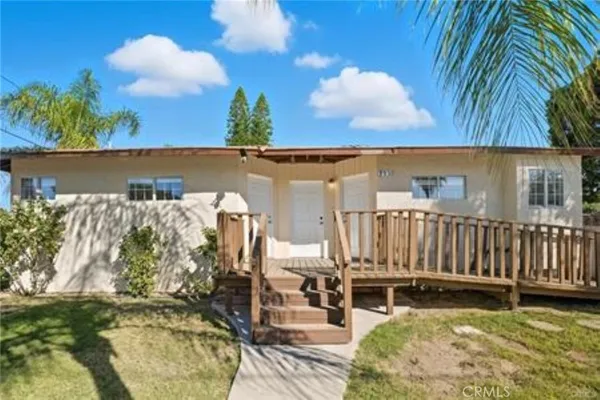 a view of a house with a small yard