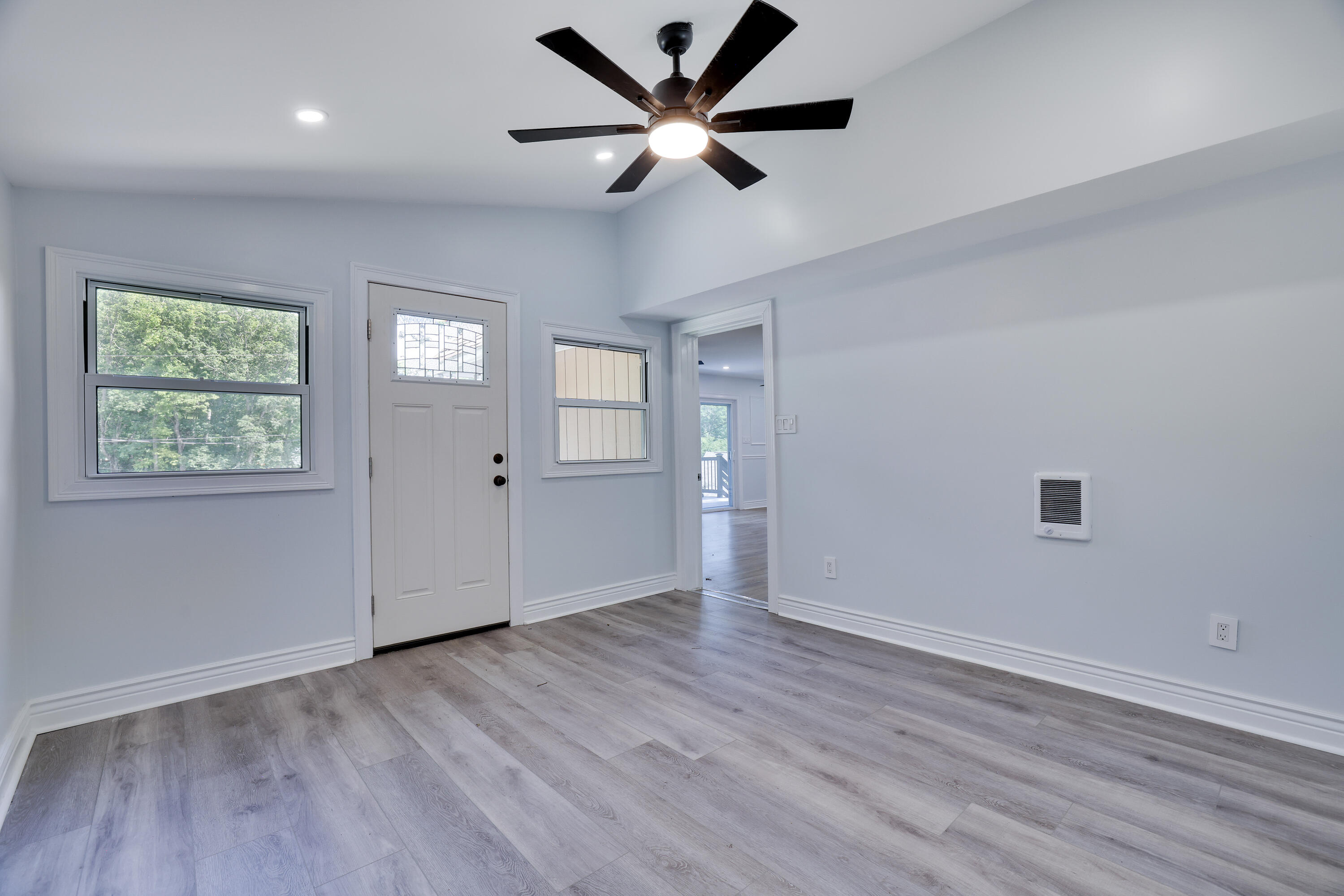 3109 Snowden Drive Bushkill, PA 18324 - Photo 11 of 69 3- Enclosed Sun Room