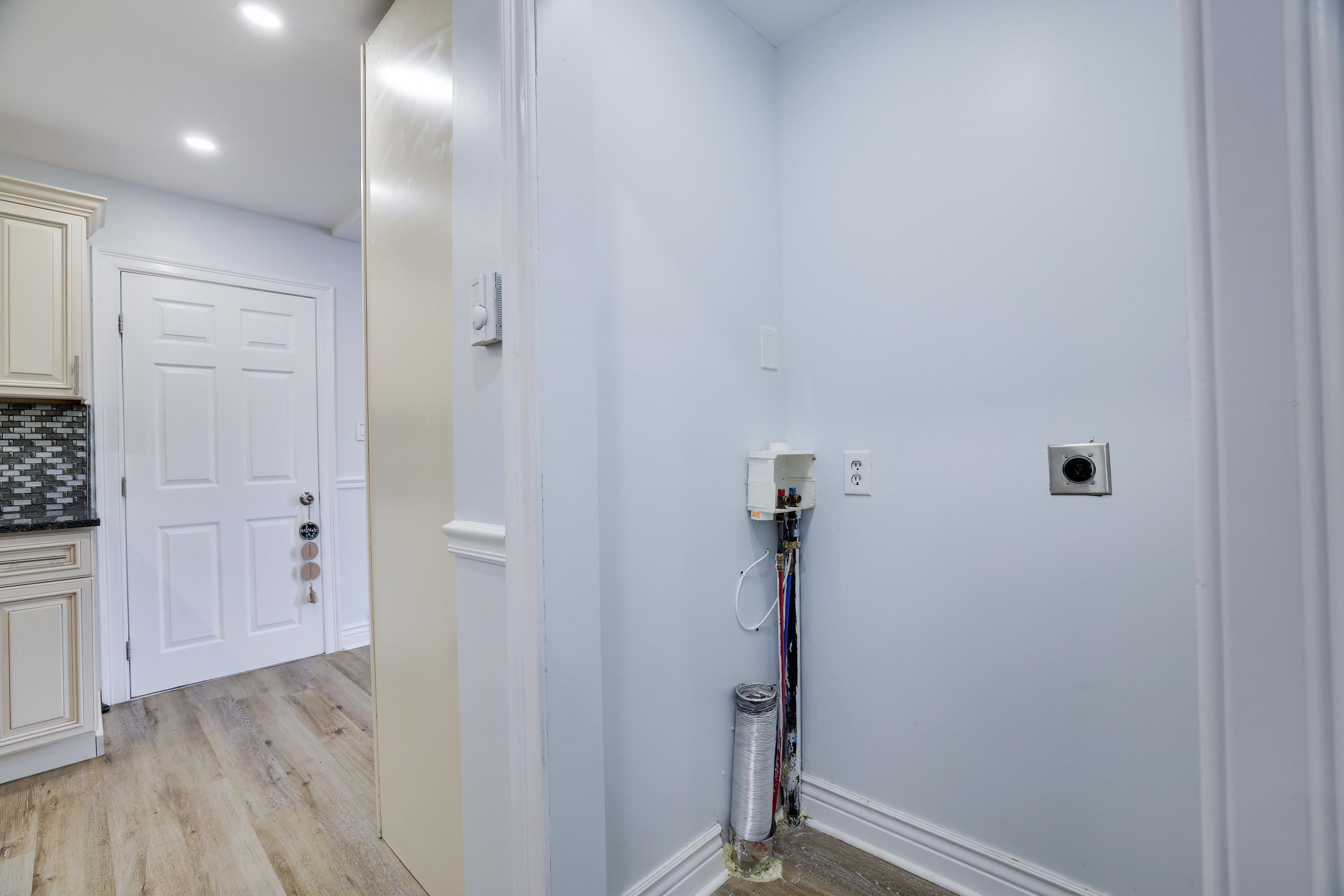 3109 Snowden Drive Bushkill, PA 18324 - Photo 17 of 69 17- 1st level Washer_Dryer hookup