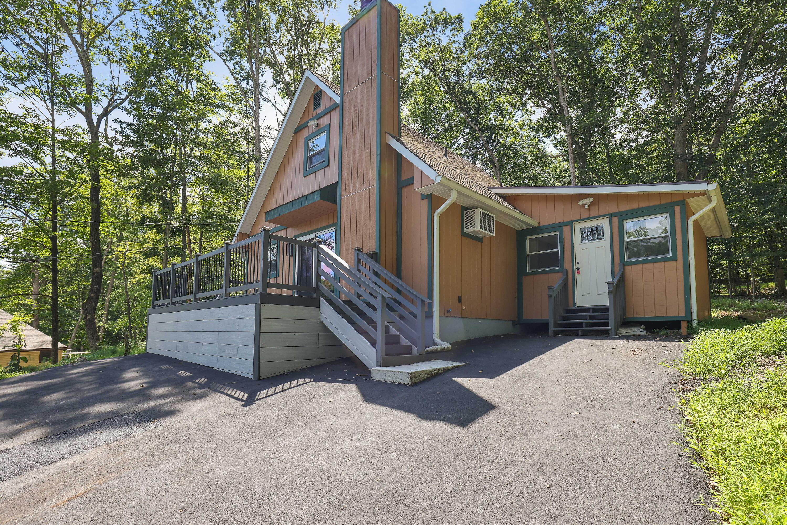 3109 Snowden Drive Bushkill, PA 18324 - Photo 35 of 69 35- Side of the house