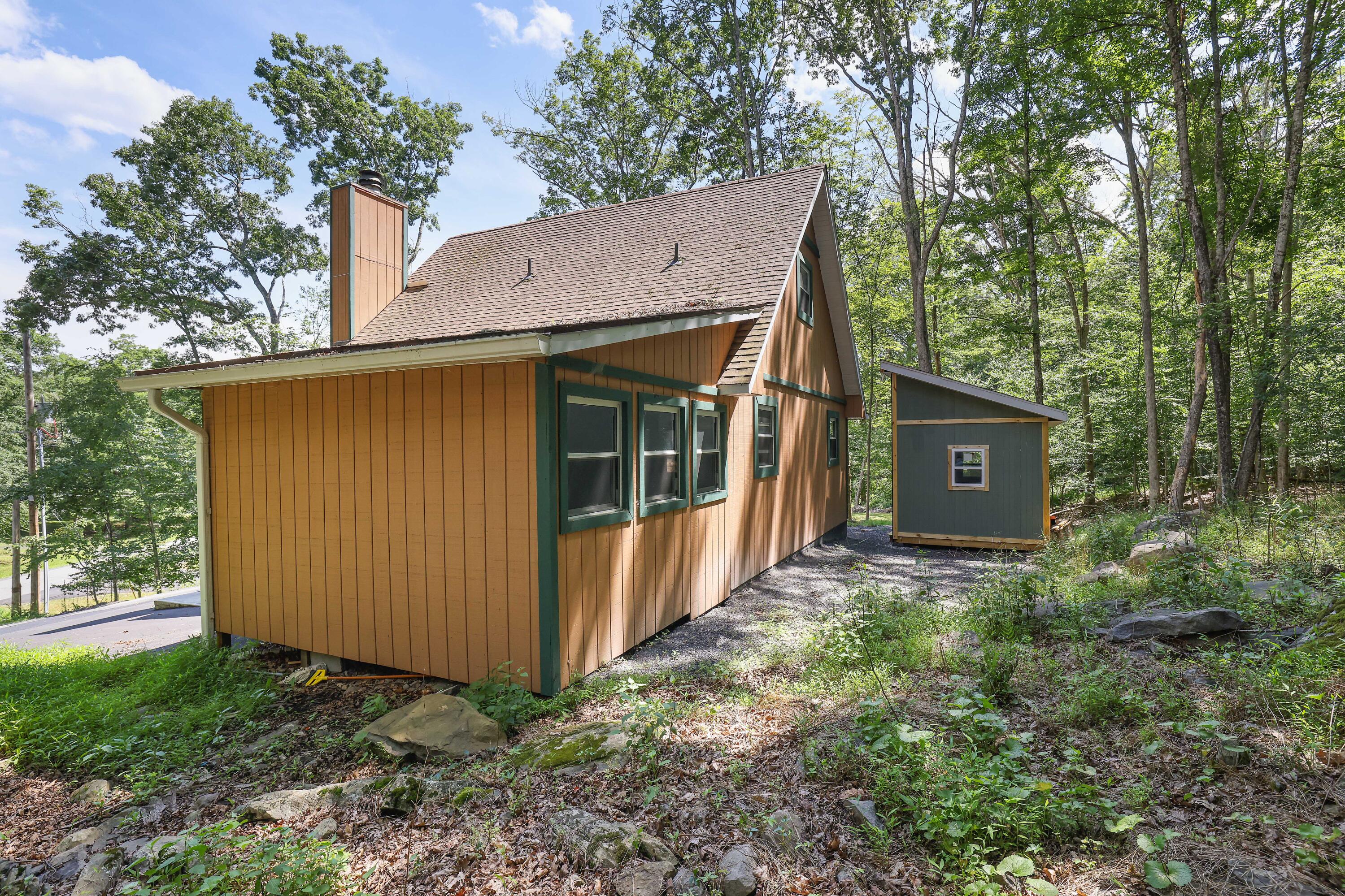 3109 Snowden Drive Bushkill, PA 18324 - Photo 36 of 69 36- Back of the house