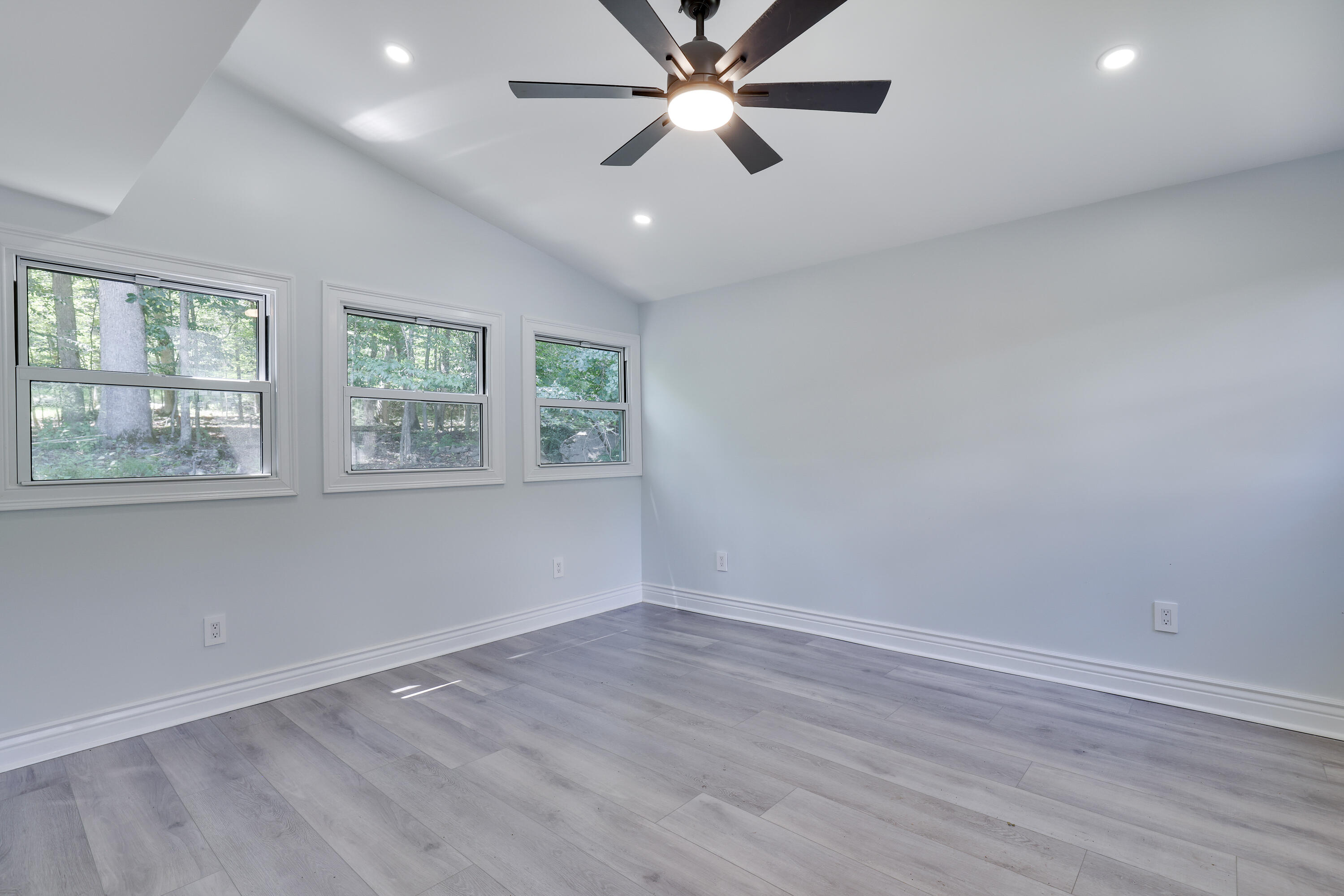 3109 Snowden Drive Bushkill, PA 18324 - Photo 5 of 69 2- Enclosed Sun Room