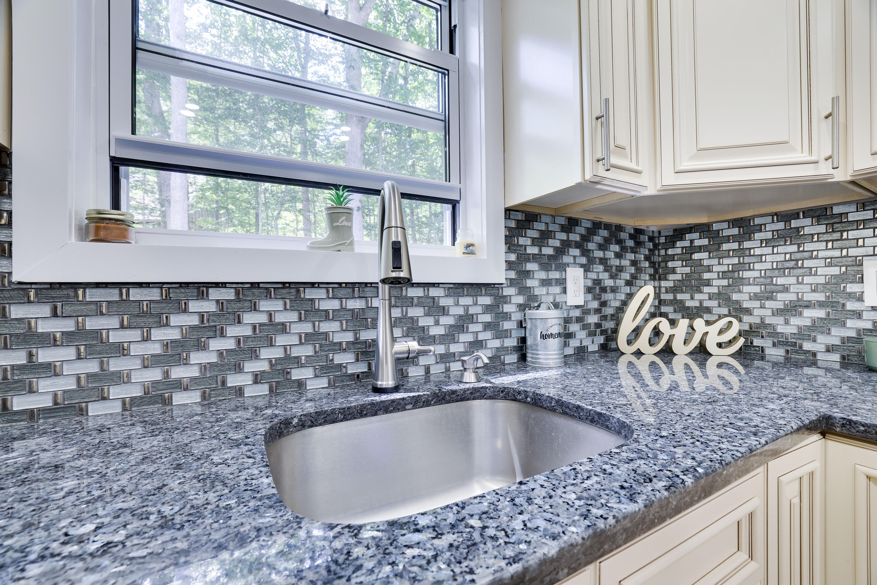3109 Snowden Drive Bushkill, PA 18324 - Photo 8 of 69 7- Kitchen sink