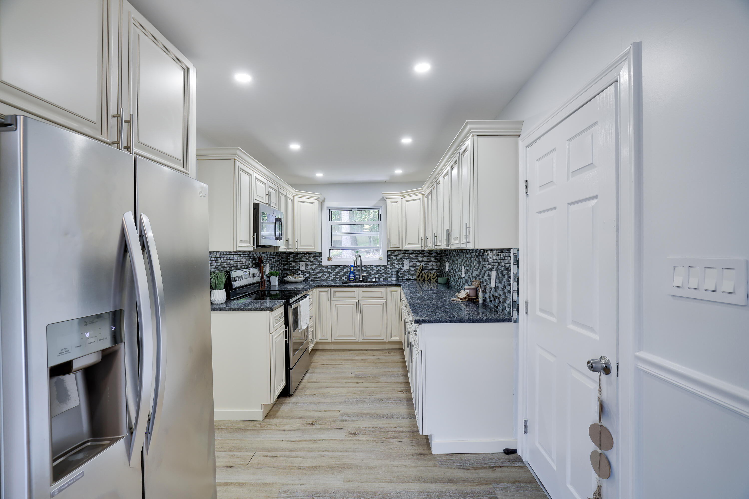 3109 Snowden Drive Bushkill, PA 18324 - Photo 10 of 69 5- Stainless steel appliances