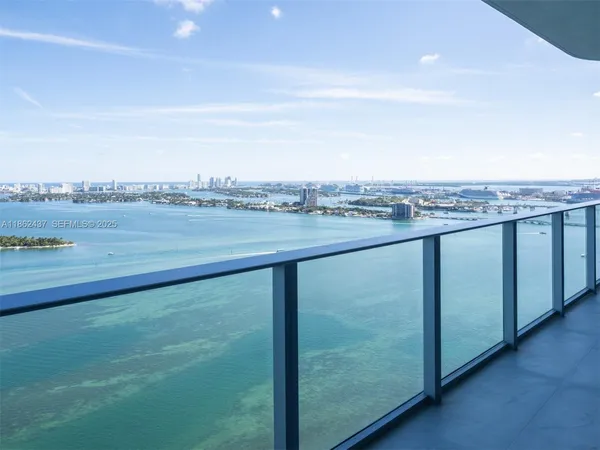 $7,450 | 700 Northeast 24th Street, Unit 3304, Miami, FL 33137