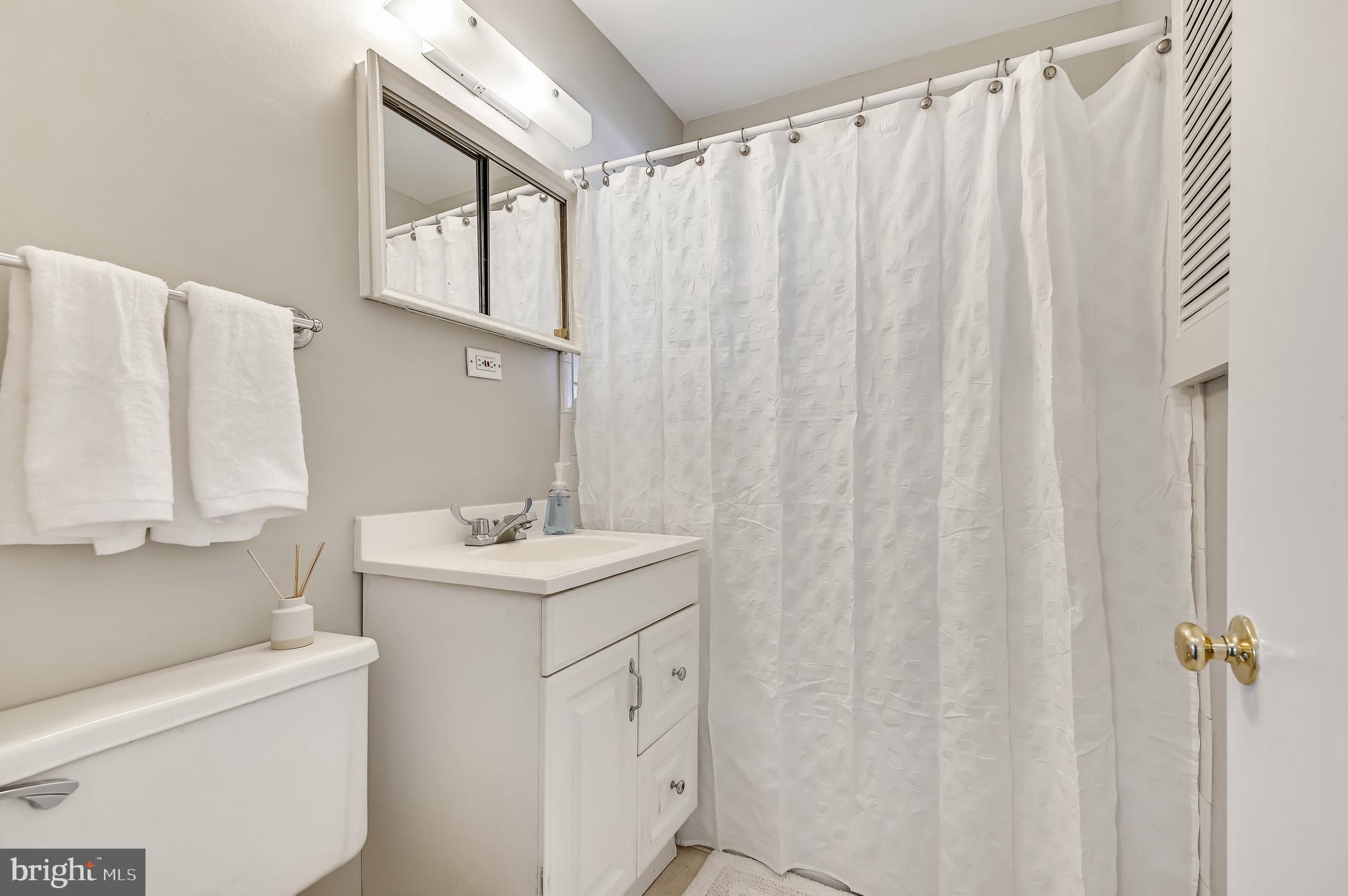 3022 Willoughby Road Baltimore, MD 21234 - Photo 5 of 22 First floor full bath