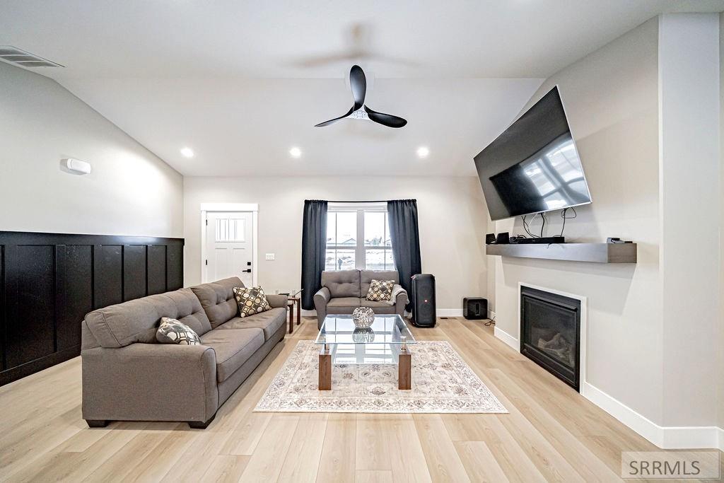 2050 Cruiser Loop Blackfoot, ID 83221 - Photo 3 of 36