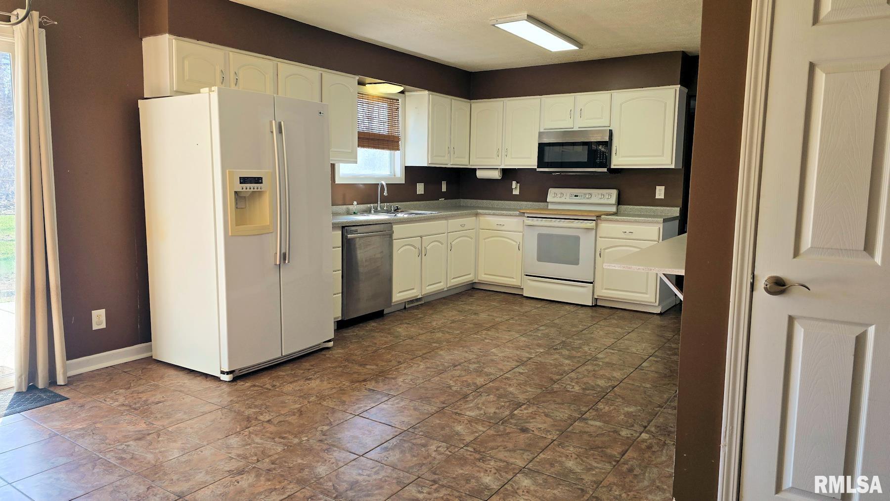 26 Woods Mill Road Sherman, IL 62684 - Photo 4 of 13