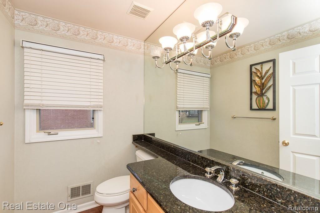 1420 Tulberry Circle Rochester, MI 48306 - Photo 5 of 32 Tulberry MLS-W008.jpg