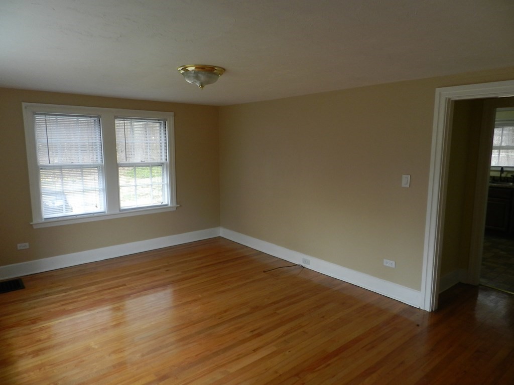 43 Goldthwaite Road Northbridge, MA 01588 - Photo 8 of 19