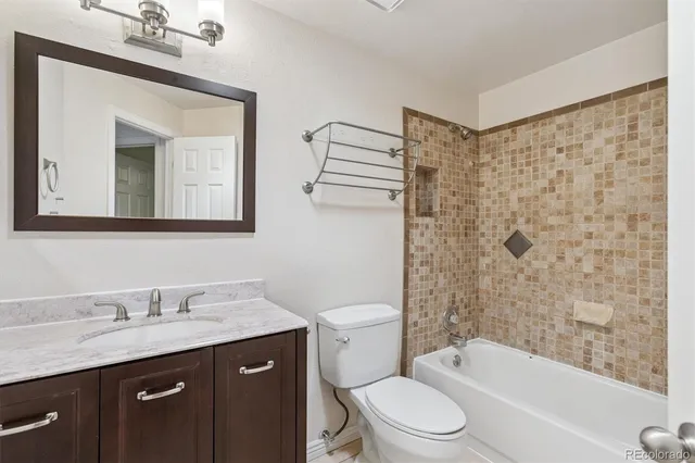 an empty room with fan and a ceiling fan