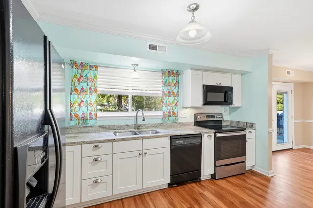 $369,999 | 129 Canaberry Circle, Summerville, SC 29483