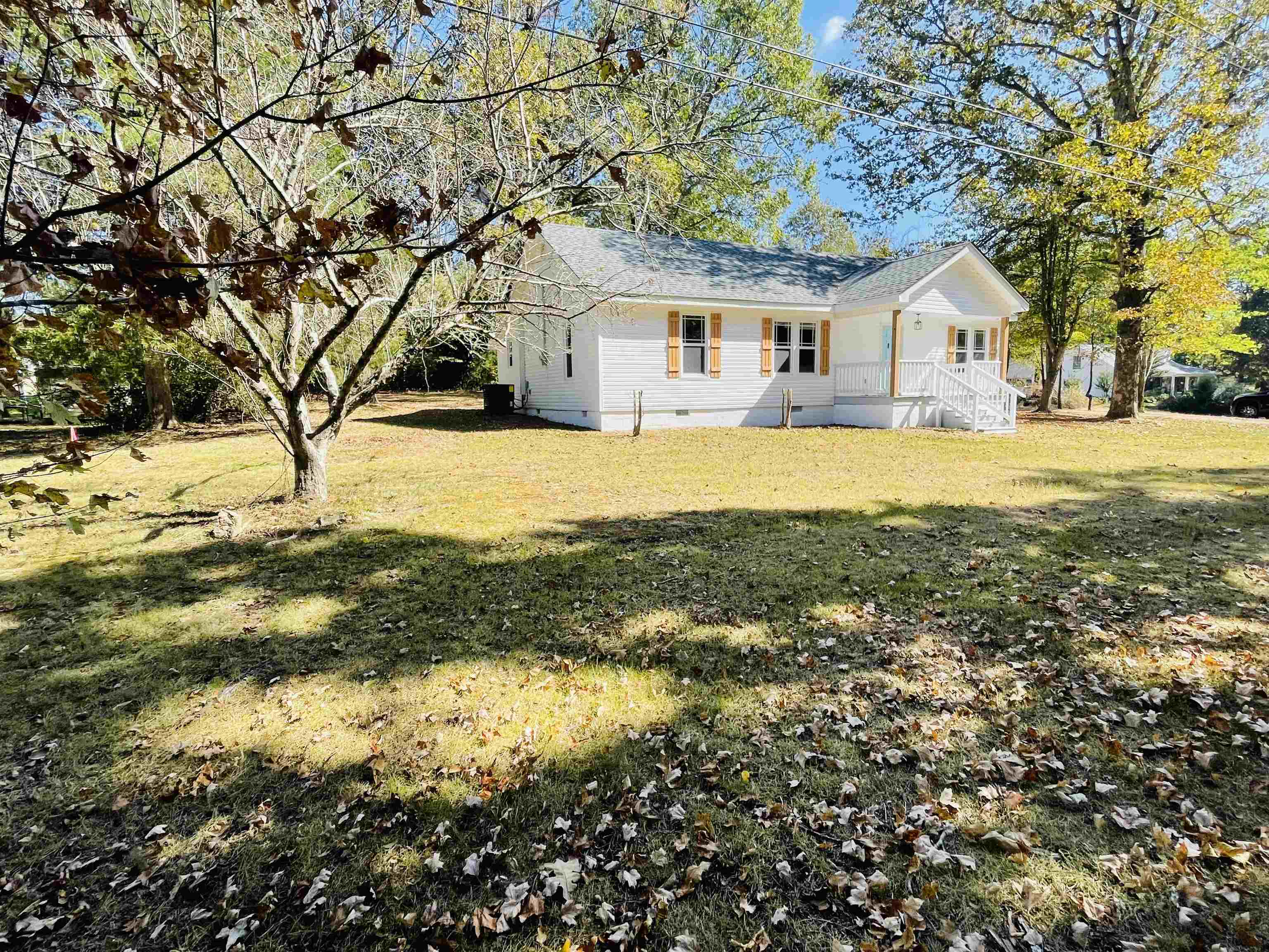 6490 Highway 226 Savannah, TN 38372 - Photo 29 of 38 a house with a yard