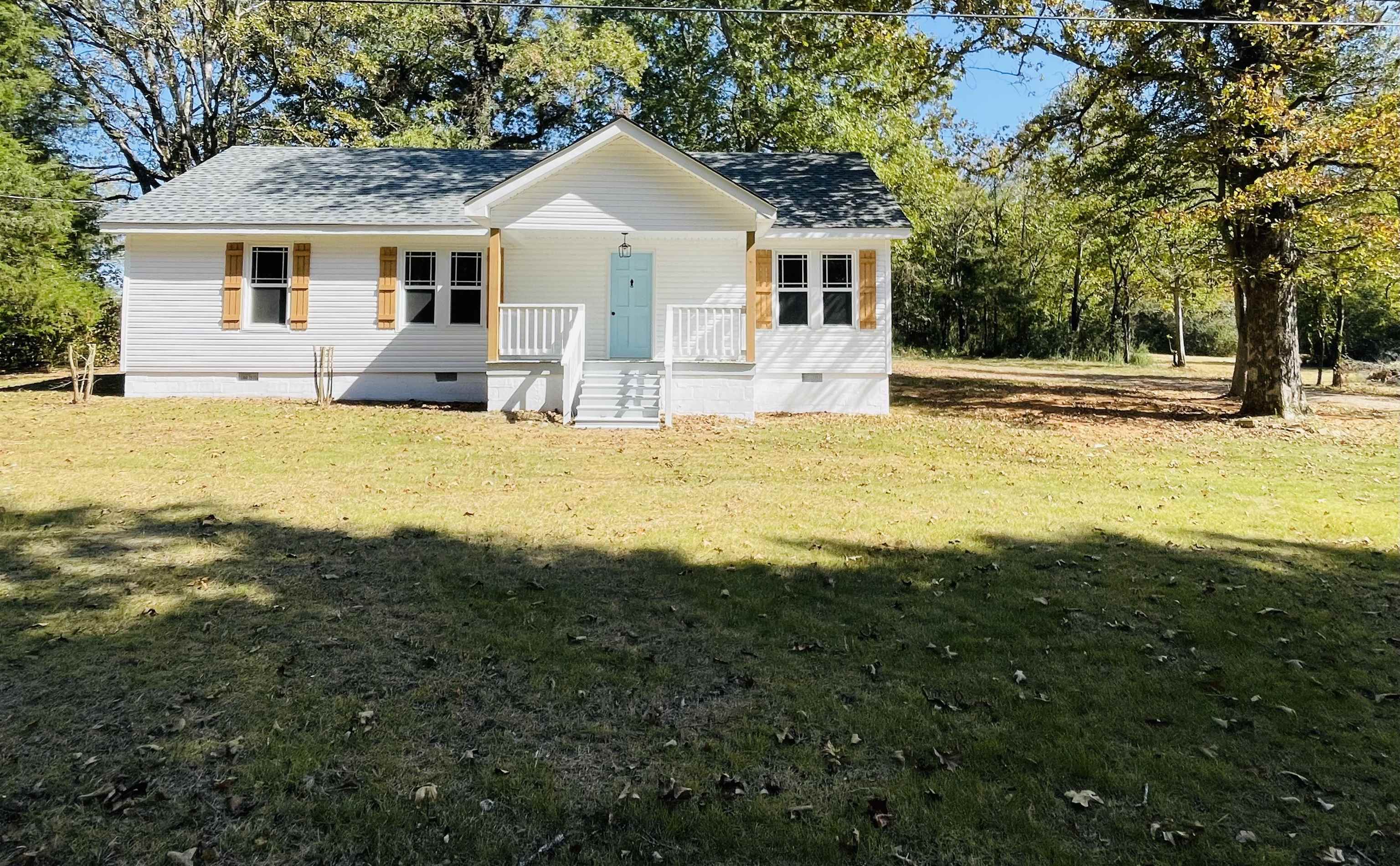 6490 Highway 226 Savannah, TN 38372 - Photo 3 of 38 a view of a house with swimming pool and porch