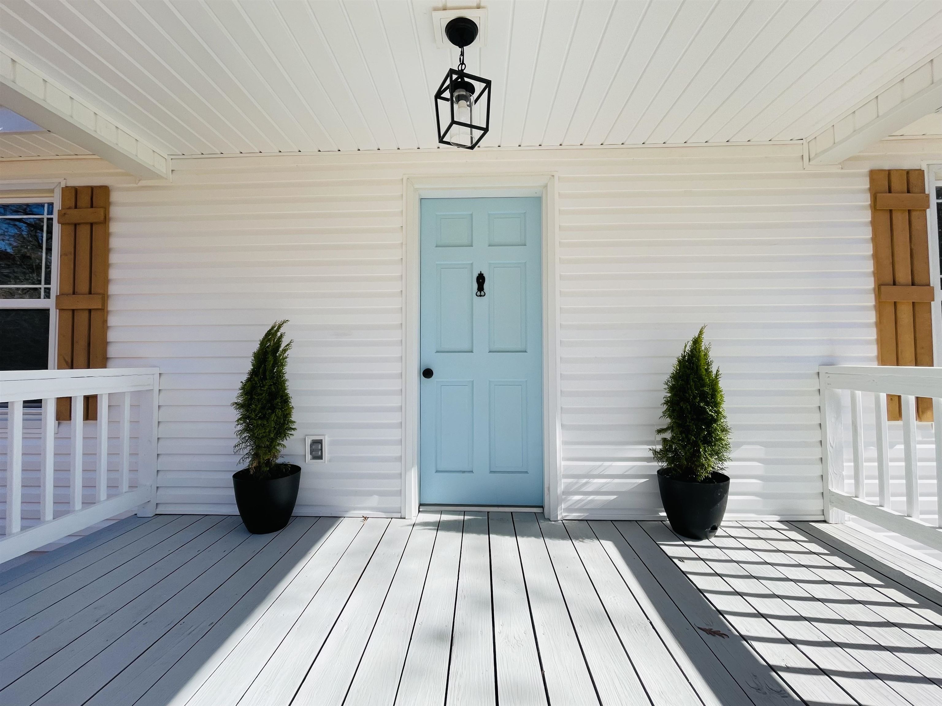6490 Highway 226 Savannah, TN 38372 - Photo 4 of 38 a view of a entryway door front of house