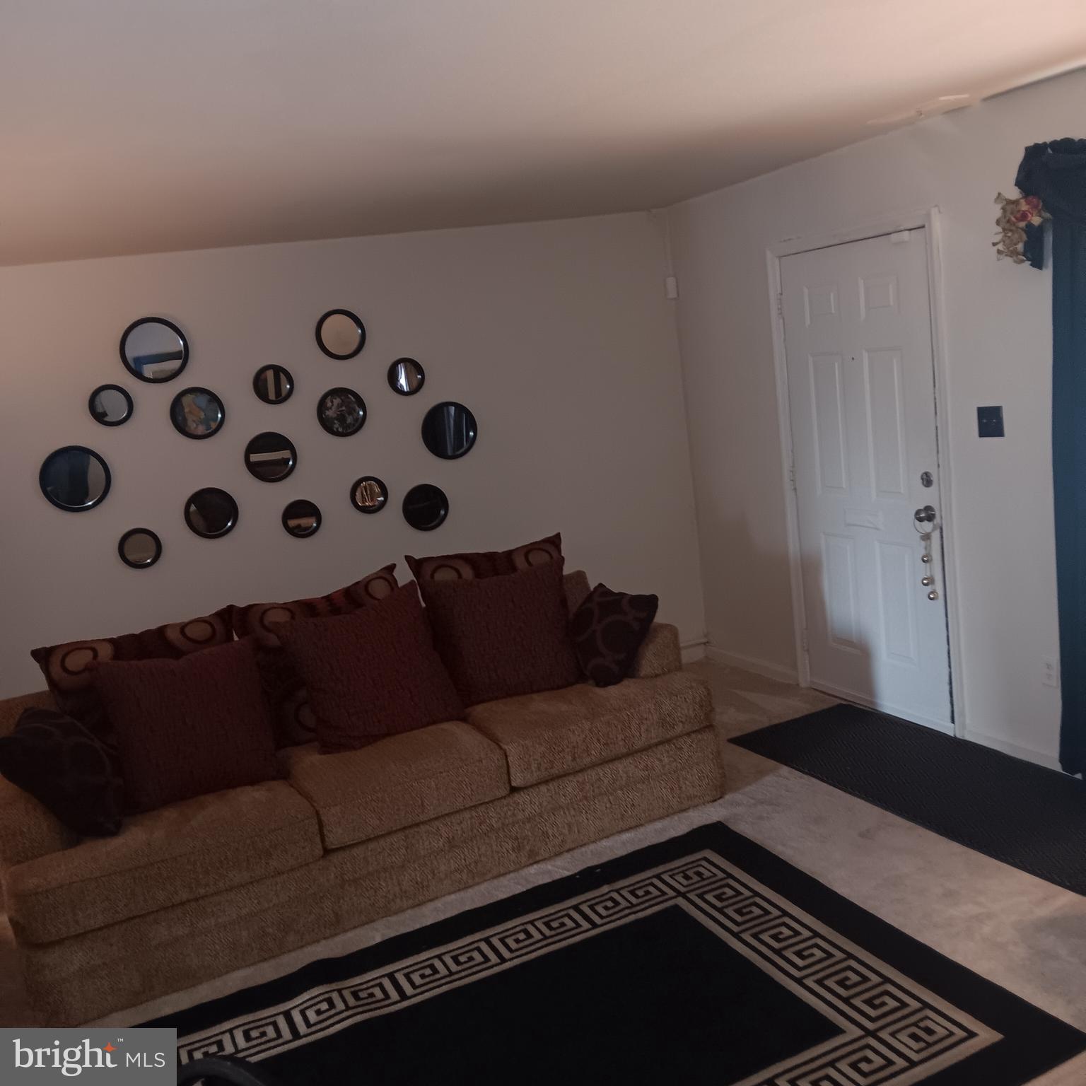 1825 Addison Road South District Heights, MD 20747 - Photo 26 of 40 Living room