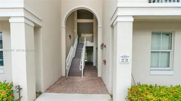 a view of entryway with a flower garden