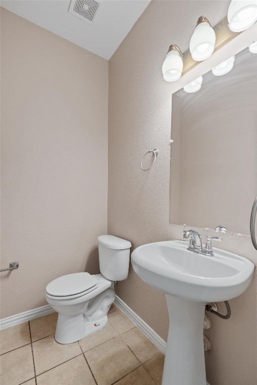 1609 Hidden Springs Path Round Rock, TX 78665 - Photo 23 of 37 a bathroom with a sink a toilet and a mirror