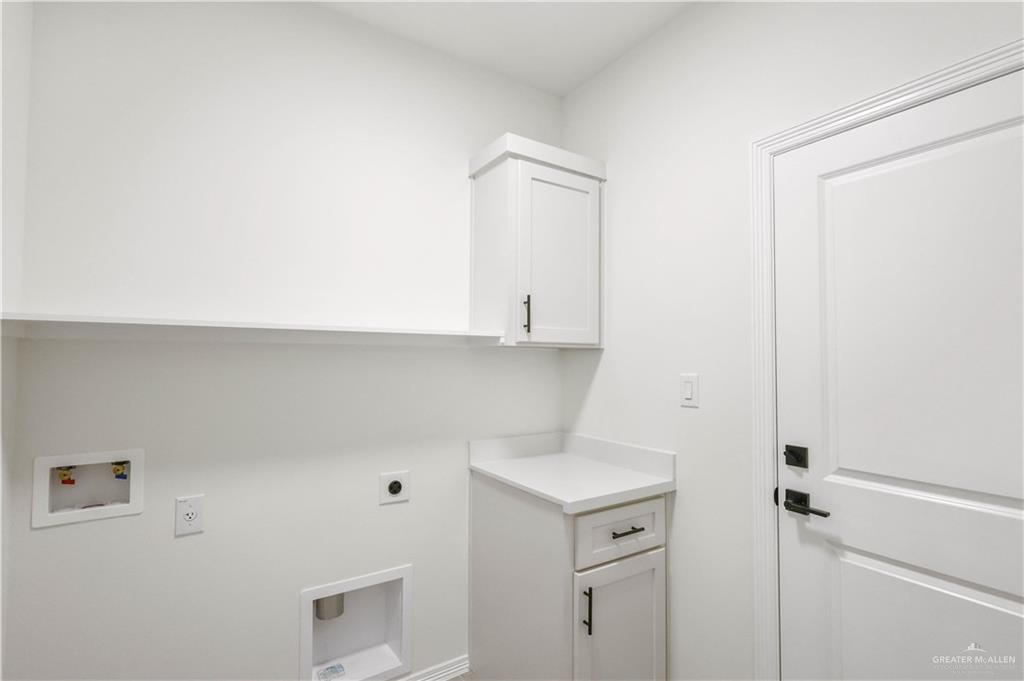 7305 North 55th Lane Mission, TX 78573 - Photo 21 of 26 a view of bathroom