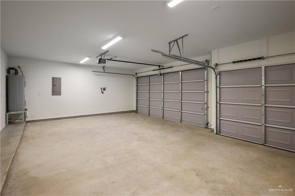 7305 North 55th Lane Mission, TX 78573 - Photo 22 of 26 a view of a garage