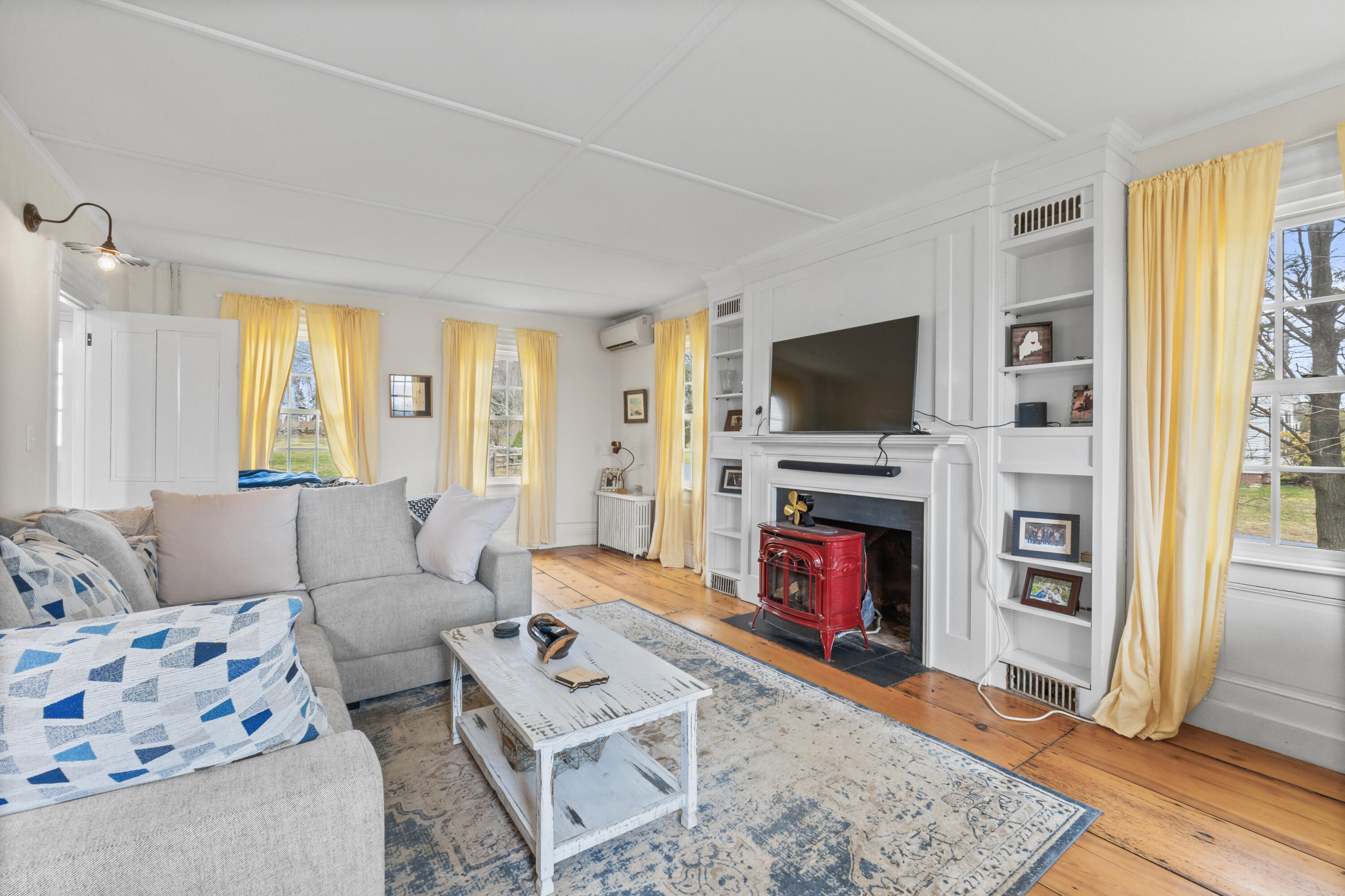 1520 Harpswell Neck Road Harpswell, ME 04079 - Photo 12 of 50 Living room