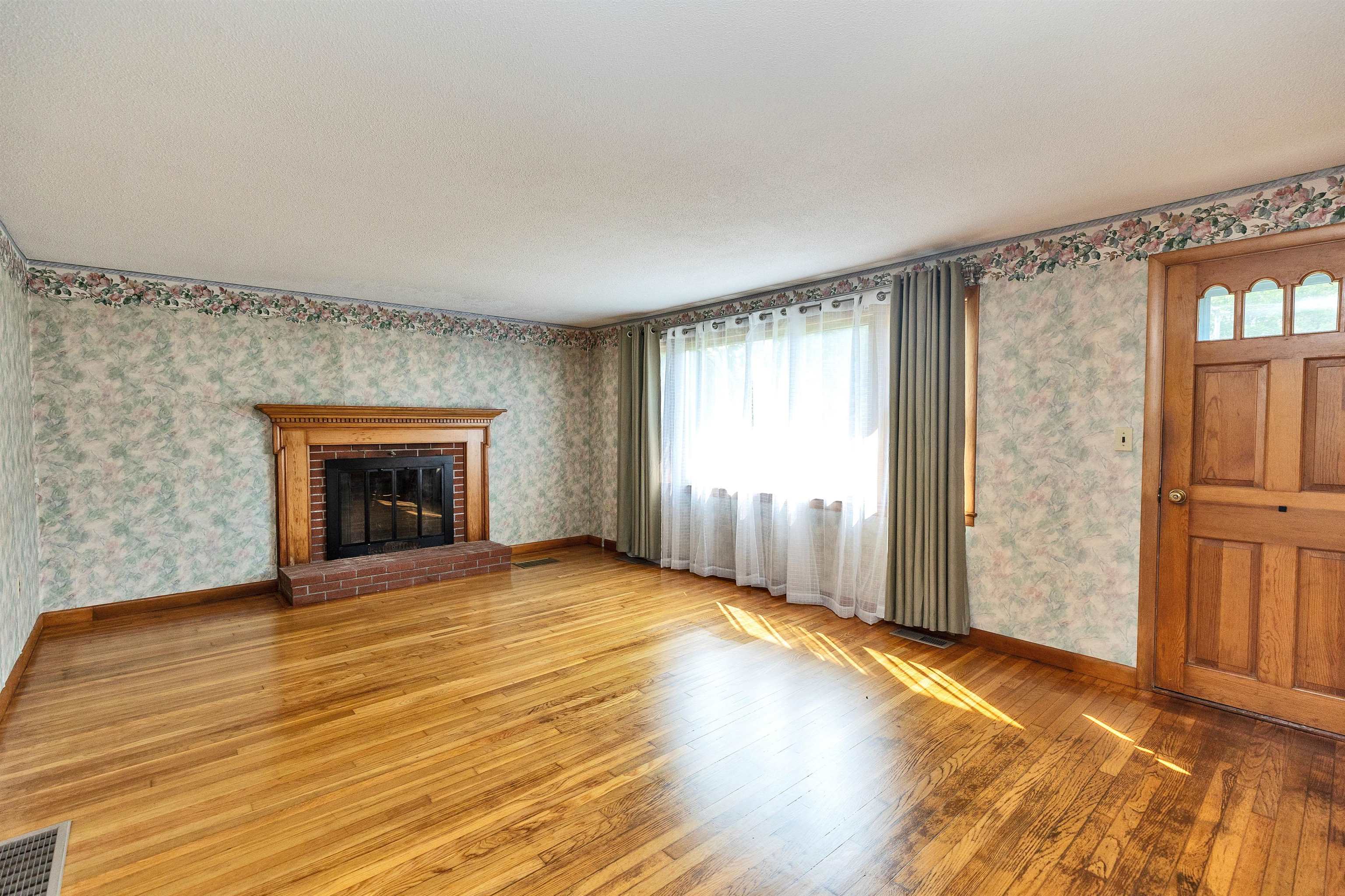 58 Francestown Road Bennington, NH 03442 - Photo 4 of 57 Gallery Image 4