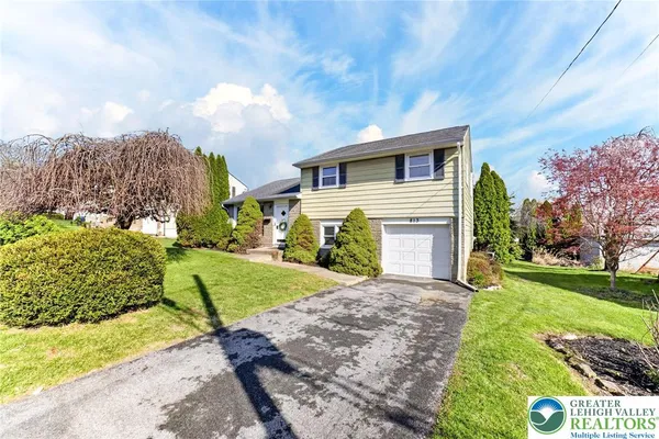 $334,900 | 813 Karoly Street, Freemansburg, PA 18017