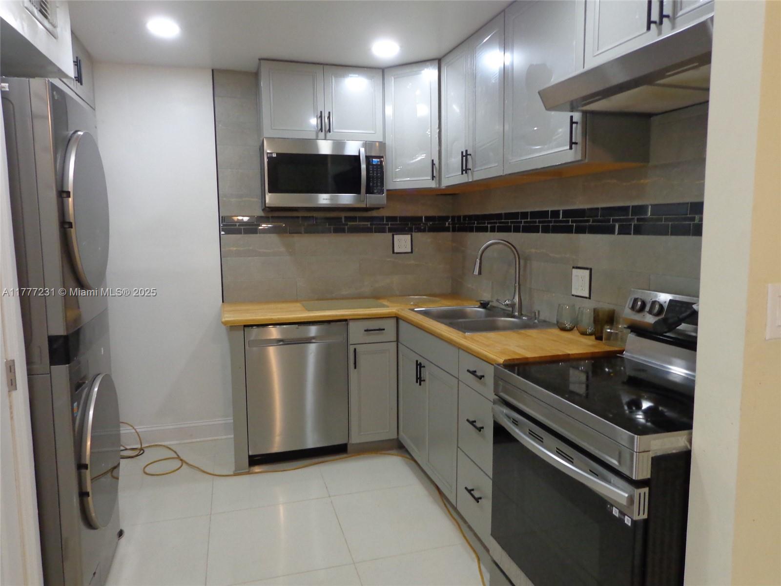 4172 Inverrary Drive, Unit 110 Lauderhill, FL 33319 - Photo 3 of 24