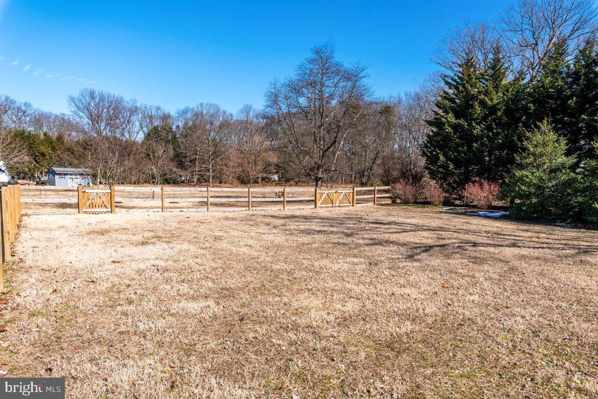 4552 Mountain Road Pasadena, MD 21122 - Photo 30 of 34 Two fenced-in areas in the yard