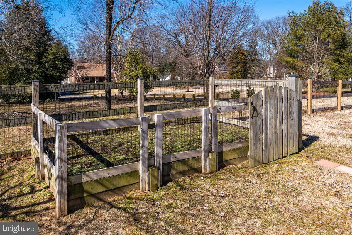 4552 Mountain Road Pasadena, MD 21122 - Photo 31 of 34 Raised and fenced gardens