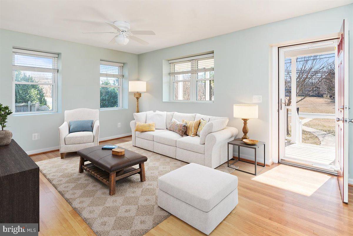 4552 Mountain Road Pasadena, MD 21122 - Photo 5 of 34 Bright and airy