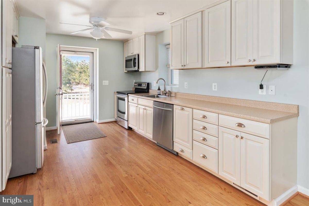 4552 Mountain Road Pasadena, MD 21122 - Photo 6 of 34 Kitchen