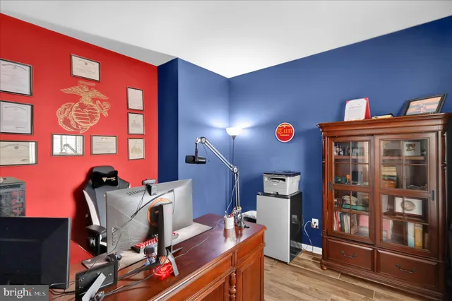 a en suite bathroom with a shower