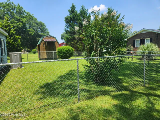 $120,000 | 215 South Lee Avenue, Beulaville, NC 28518