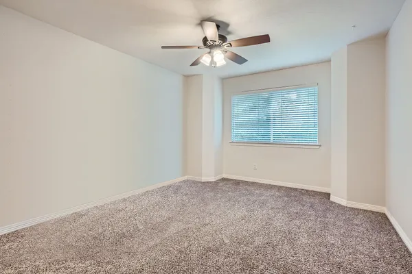 a view of empty room with a ceiling fan
