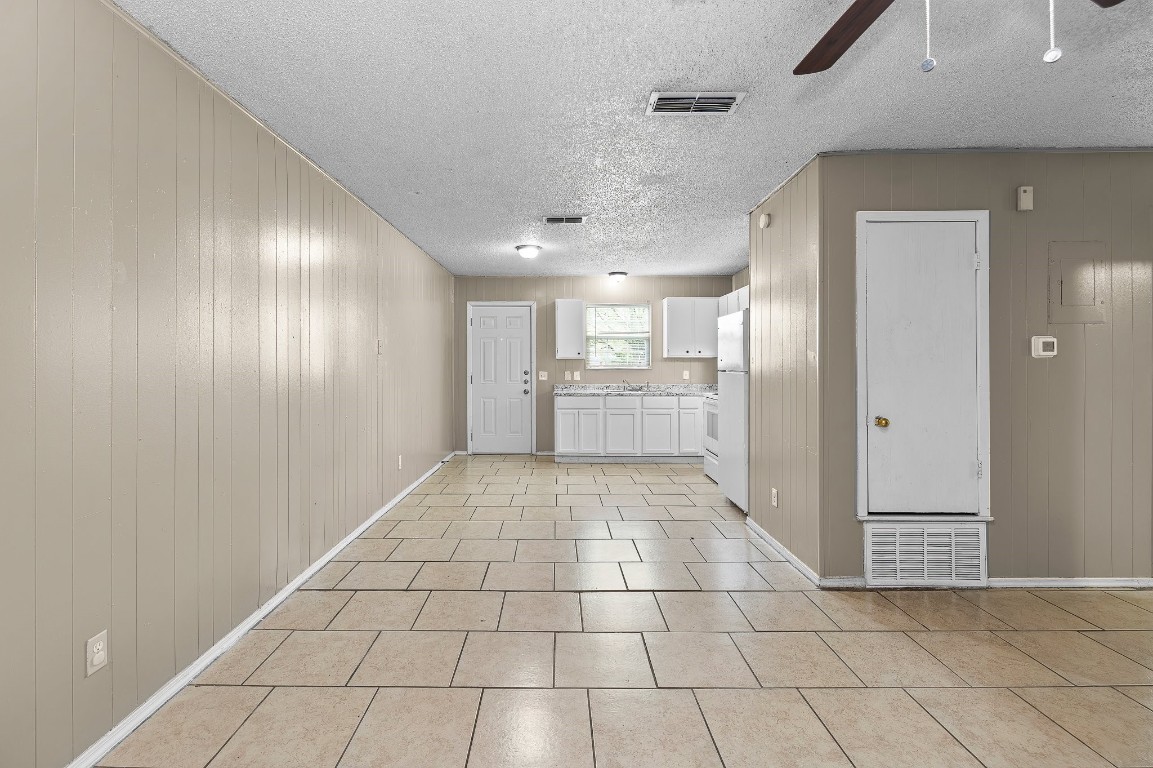 1611 Jones Street, Unit 5 Taylor, TX 76574 - Photo 2 of 20