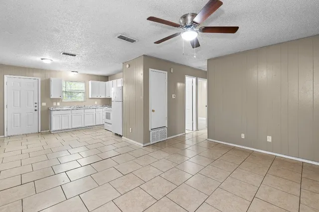 $1,150 | 1611 Jones Street, Unit 5, Taylor, TX 76574