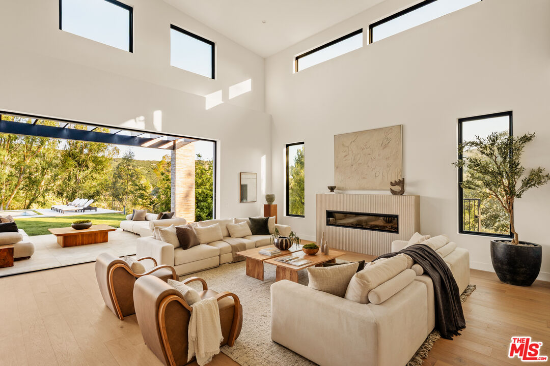 38 Dapplegray Road Bell Canyon, CA 91307 - Photo 4 of 36