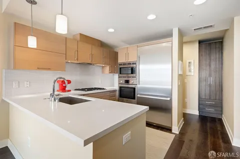 $899,000 | 72 Townsend Street, Unit 501, San Francisco, CA 94107